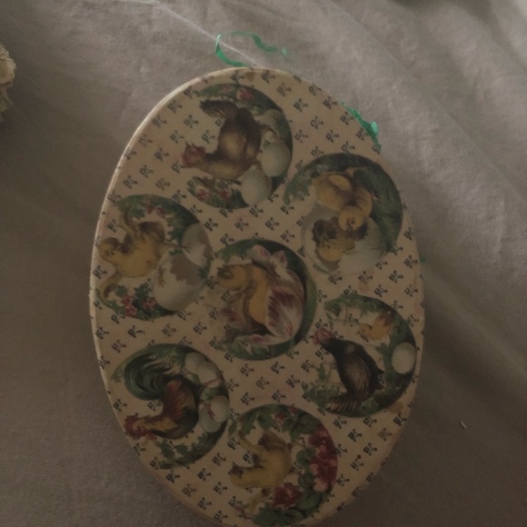 An Easter egg box of chicks - Picture 3 of 3